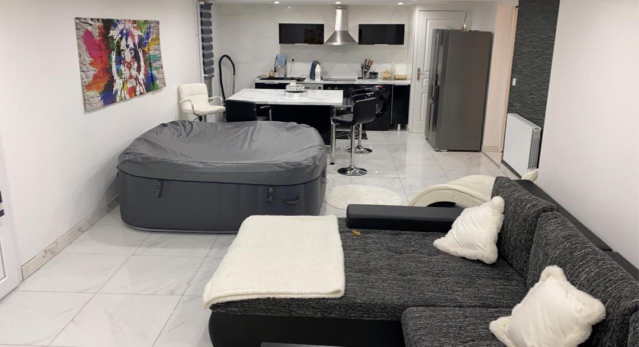 Love Room Givors Esterno foto
