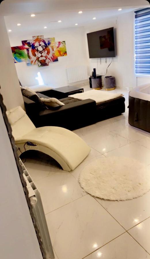Love Room Givors Esterno foto